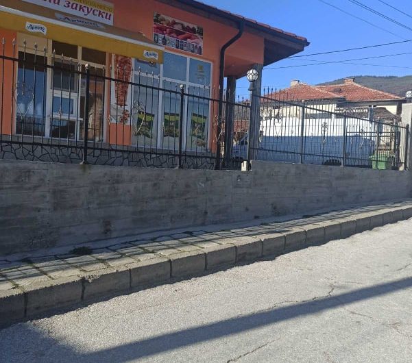 Супермаркет и закусвалня