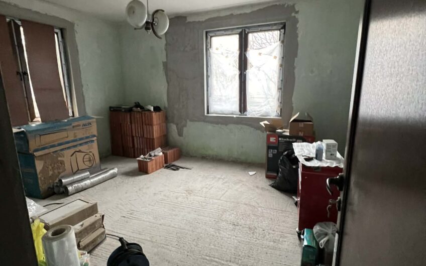 Етаж от къща в град Карлово