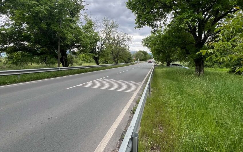 Парцел на главен път град Сопот