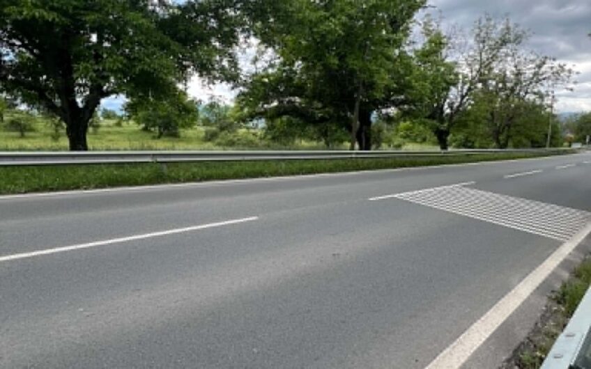 Парцел на главен път град Сопот