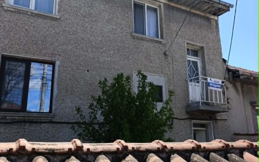 Етаж от къща в град Карлово