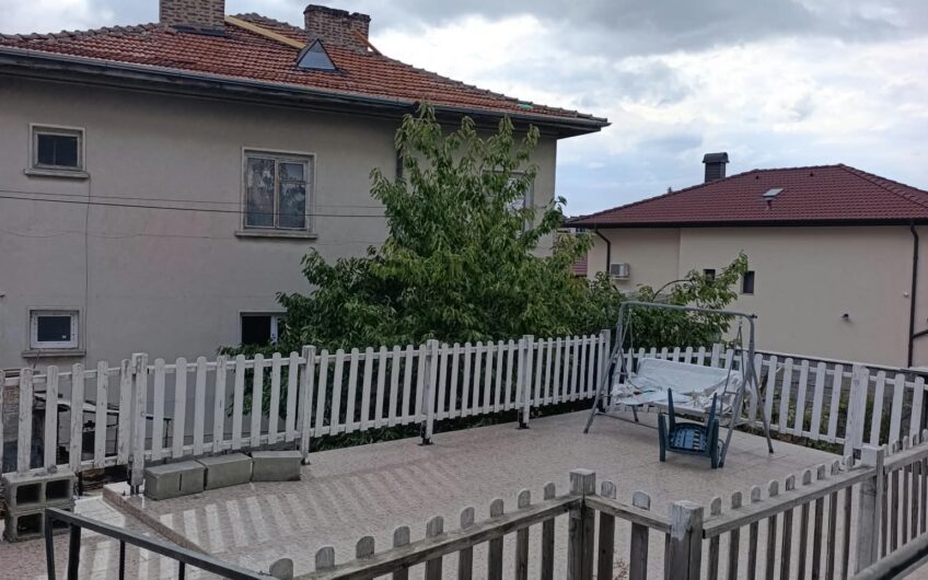 Етаж от къща в град Сопот